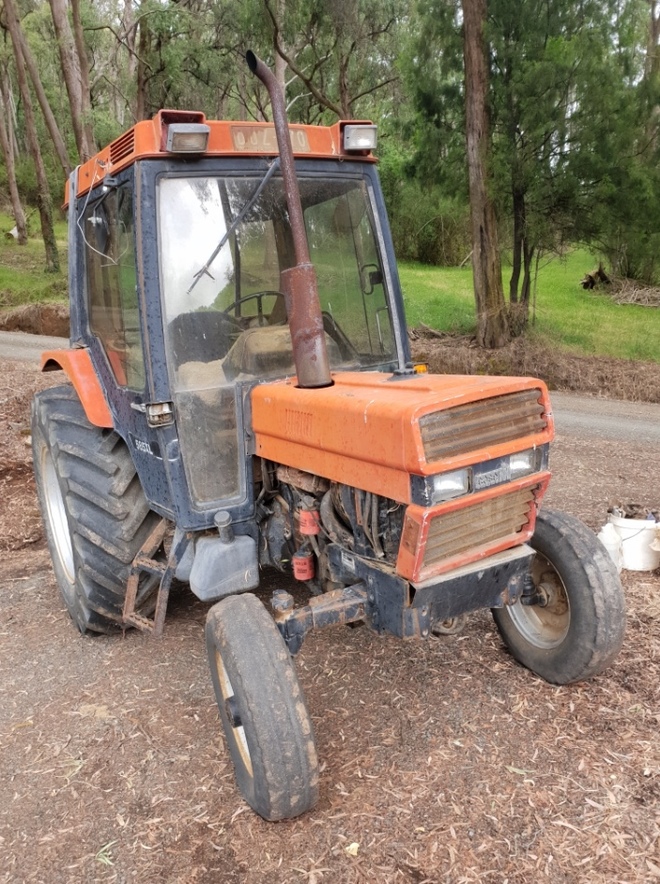 Case 585 Tractor Farm Tender